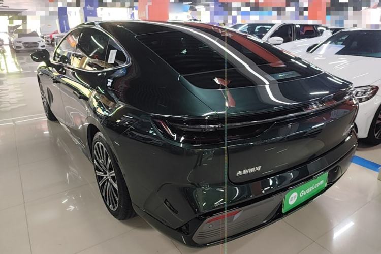 Used Geely Galaxy 8 2025 130km EM-P Starship Edition