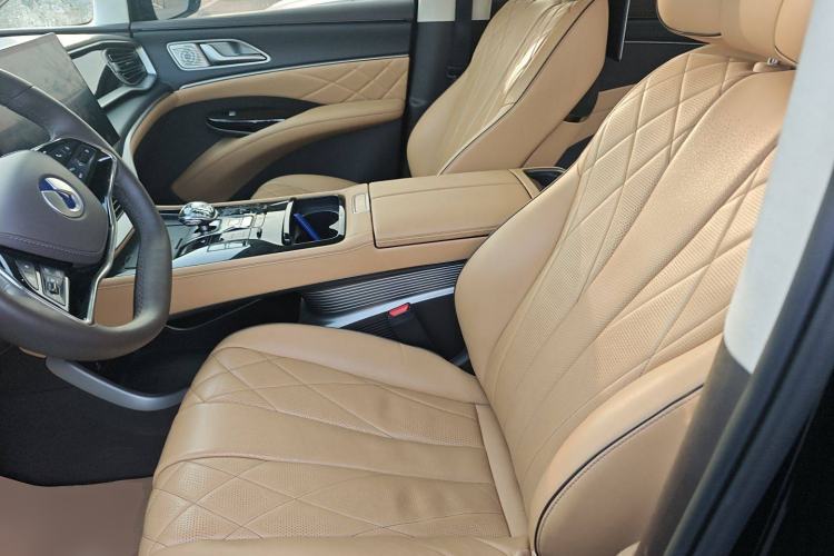 Used Denza D9 2024 DM-i 980 Four-Wheel Drive Flagship Model
