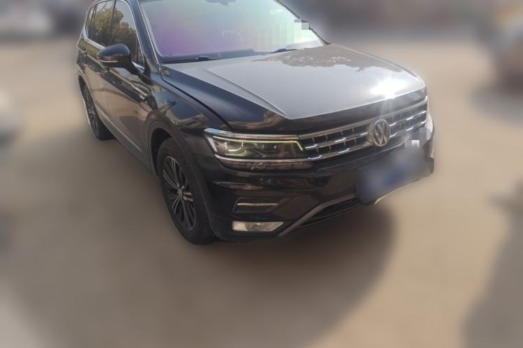 Used Volkswagen Tiguan L 2017 380TSI Automatic All-Wheel-Drive Luxury Edition Front Right 45 Deg