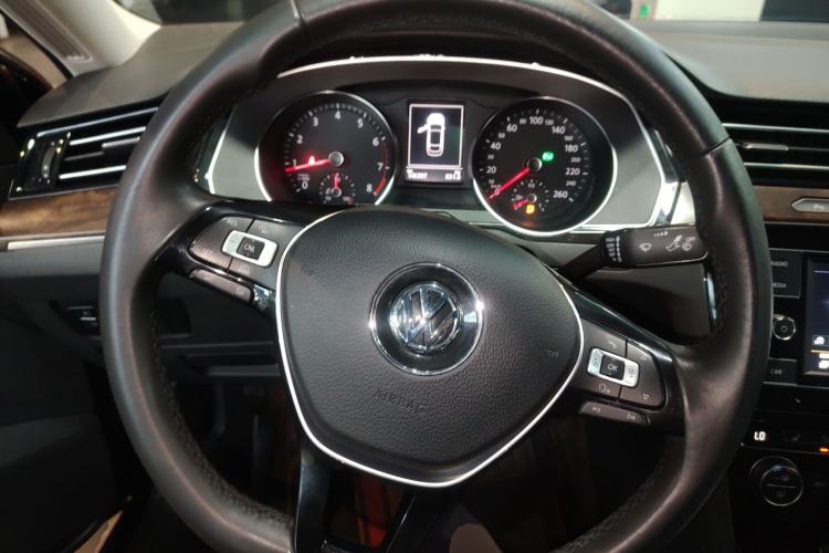 Used Volkswagen Magotan 2018 330TSI DSG Luxury Model Steering Wheel