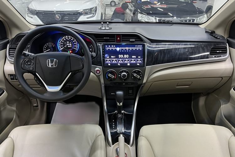 Used Honda Crider 2013 1.8L automatic luxury edition
