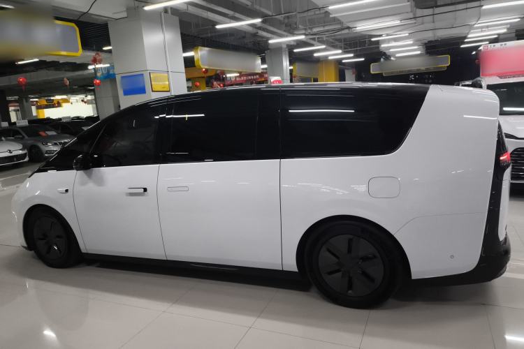 Used Li Auto MEGA 2024 Ultra Model
