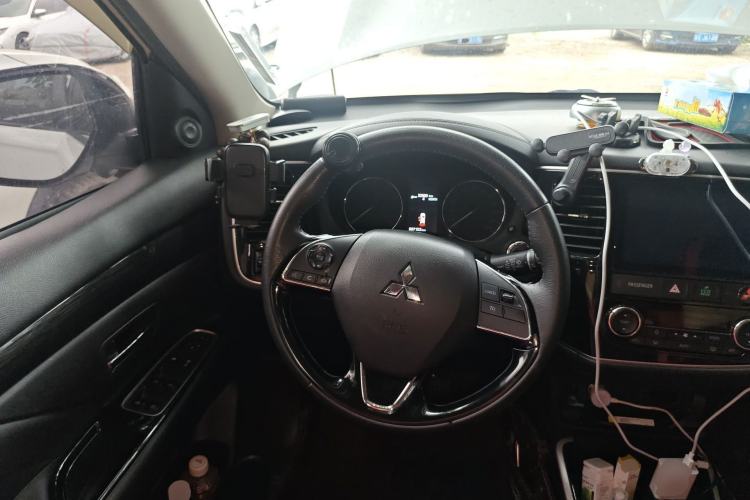 Used Mitsubishi Outlander 2019 2.0L Two-Wheel Drive Comfort Edition 7-Seater China VI Standard
