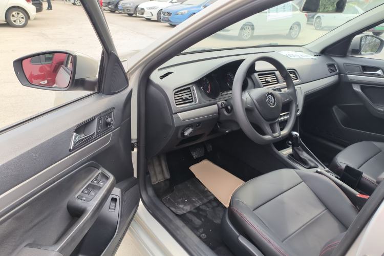 Used Volkswagen Lavida 2015 1.6L Automatic Fashion Edition Driver Seat