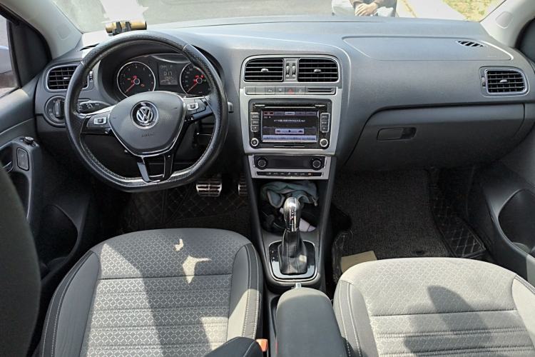 Used Volkswagen Polo 2014 1.6L Cross Polo Automatic Center Console