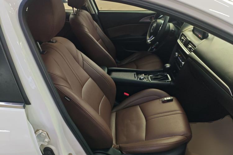 Used Mazda 3 Axela 2019 Cloud-Controlled Sedan 1.5L Automatic Luxury Model China VI Standard Right Front Seat