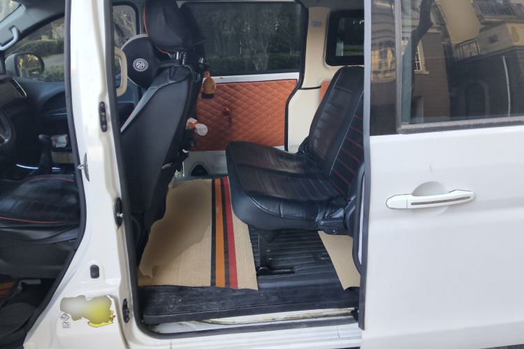 Used Jinbei Gold Hiace 2023 1.5L Passenger Vehicle Engineering Lion 5/6/7 Seater
