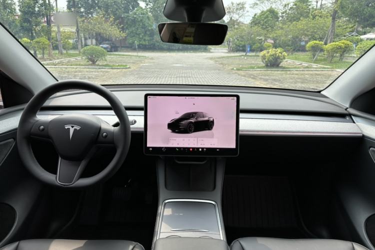 Used Tesla Model Y 2024 Rear-Wheel-Drive Version Interior 2