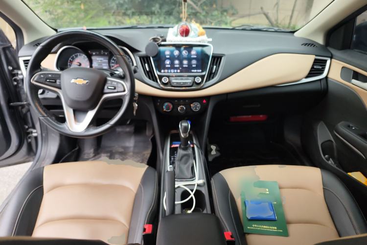 Used Chevrolet Monza 2022 320 Automatic Enjoyment Sunroof Version Center Console