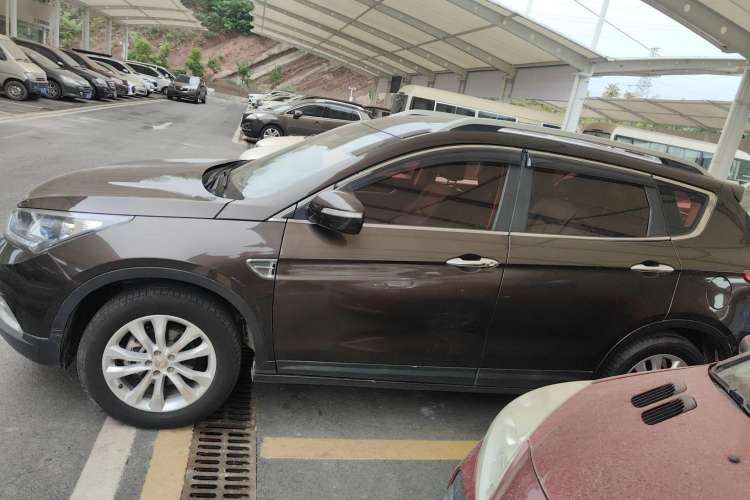 Used Dongfeng Aeolus AX7 2016 2.0L Automatic Zhiyi Trim