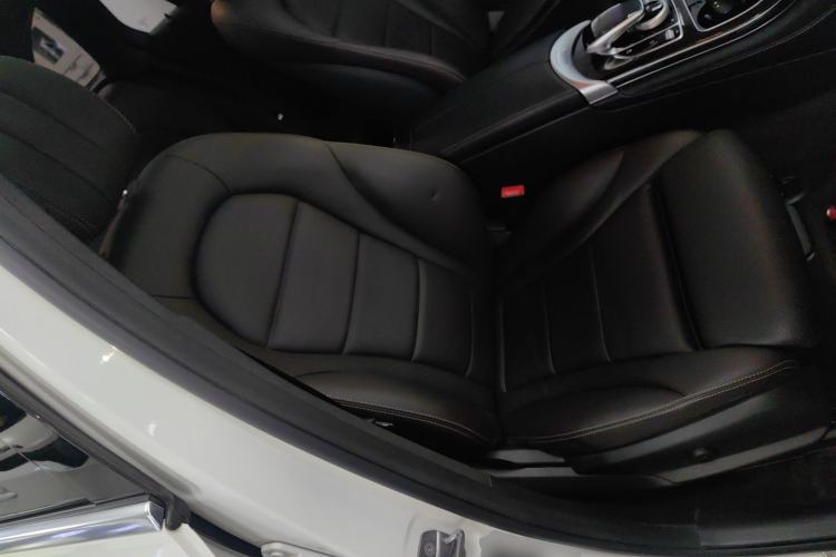 Used Mercedes-Benz GLC 2018 Facelift GLC 260 4MATIC Luxury Edition
