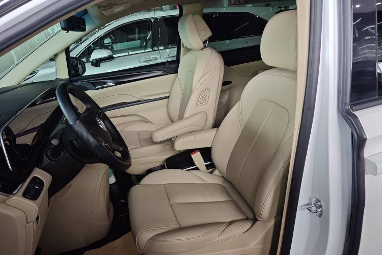 Used Buick GL8 2022 ES Landtrek 653T Luxury Edition
