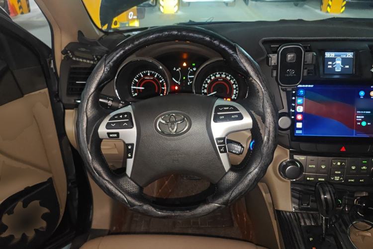 Used Toyota Highlander 2012 3.5L 4x4 7-Seater Luxury Edition Steering Wheel