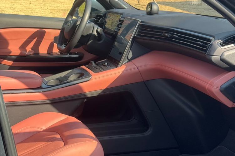 Used Nio EC6 2022 75 kWh Sport Edition Interior 3