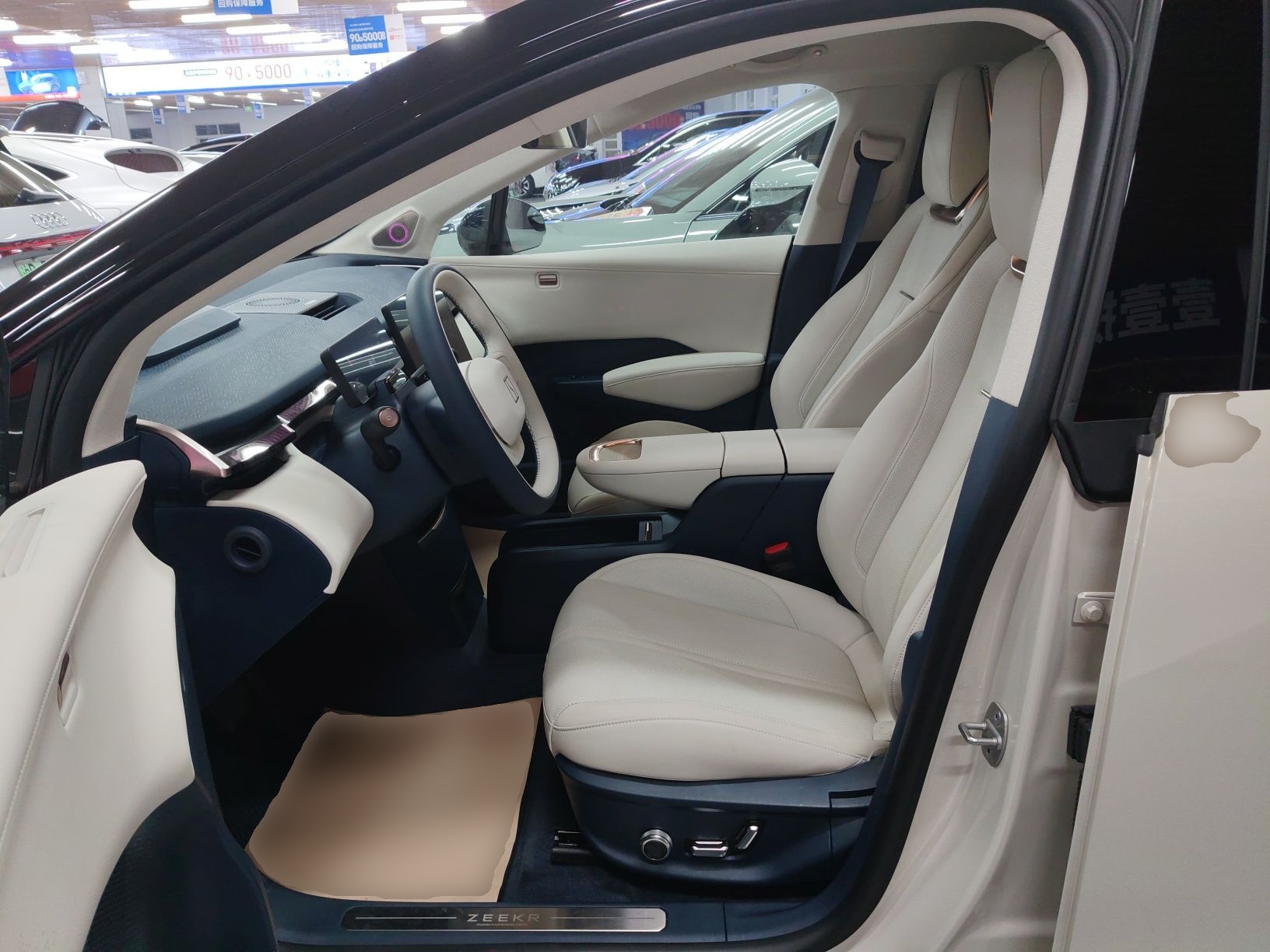 Переднее сиденье в автомобиле