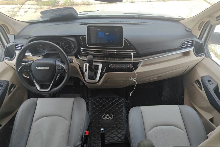 Used SAIC MAXUS V90 RV 2021 2.0T Lifestyle V90 Self-Propelled Class C RV Deluxe Version with Large Front Overhead Bed
