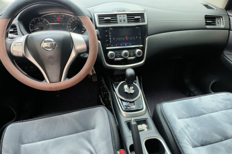 Used Nissan Tiida 2021 1.6L CVT Cool Edition Center Console