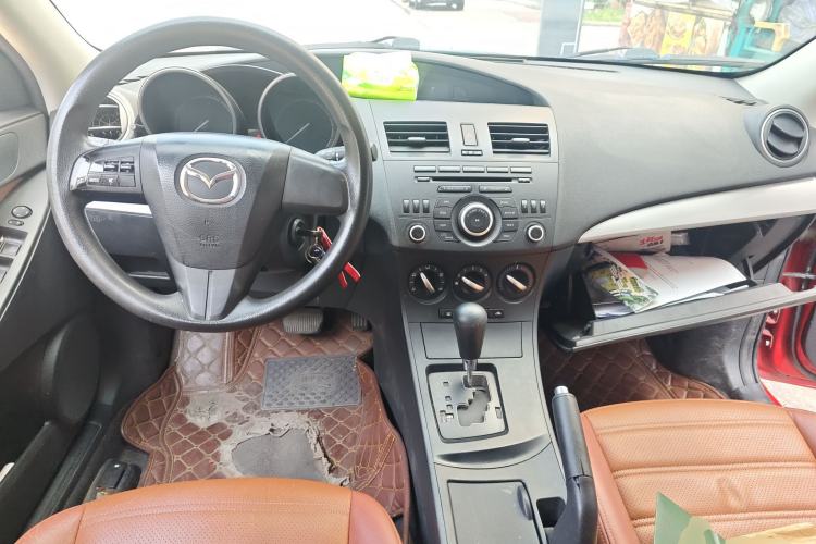 Used Mazda 3 2013 Hatchback 1.6L Automatic Elite Model Center Console