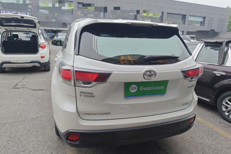 Used Toyota Highlander 2015 2.0T Two-Wheel Drive Luxury Edition 7 Seats Rear