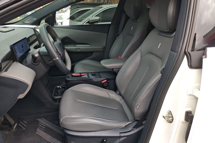 Used Lynk & Co Z20 2025 530 km Range Rear-Wheel Drive Pro Left Front Seat