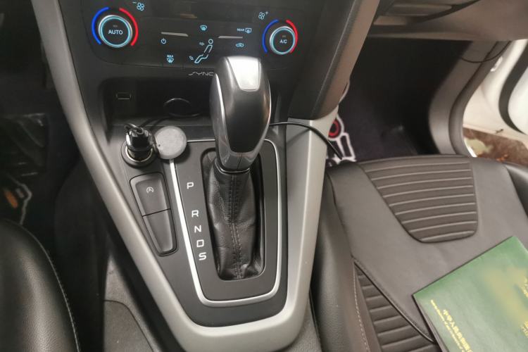 Used Ford Focus 2018 Hatchback Classic EcoBoost 180 Automatic Sport Edition Gear Lever