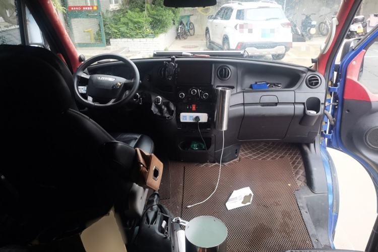 Used Iveco Eurocargo 2018 2.3T Short-Wheelbase Low-Roof Multi-Purpose Van with Side Sliding Door F1A