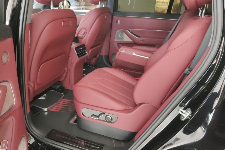 Used Hima AITO M8 2025 Model Pure Electric Max+ Six-Seat Four-Wheel-Drive Version