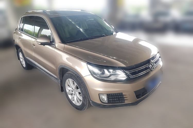 Used Volkswagen Tiguan 2013 1.8 TSI Automatic All-Wheel Drive Luxury Model Front Right 45 Deg