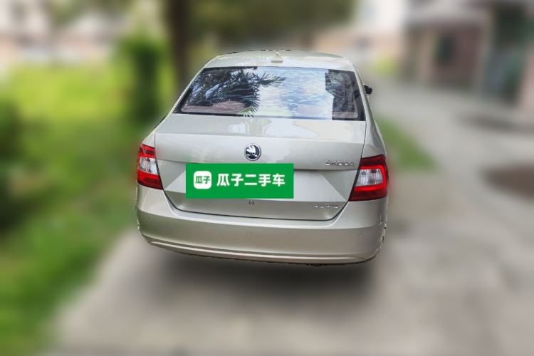 Used Skoda Rapid 2015 1.6L Automatic Smart Selection Model
