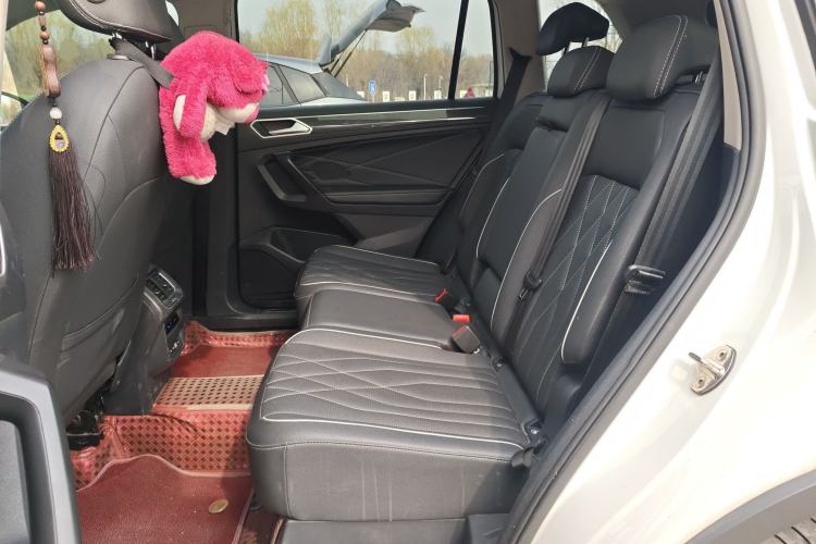 Used Volkswagen Tiguan L 2022 330TSI Automatic Two-Wheel Drive R-Line Enhanced Edition Left Rear Seat