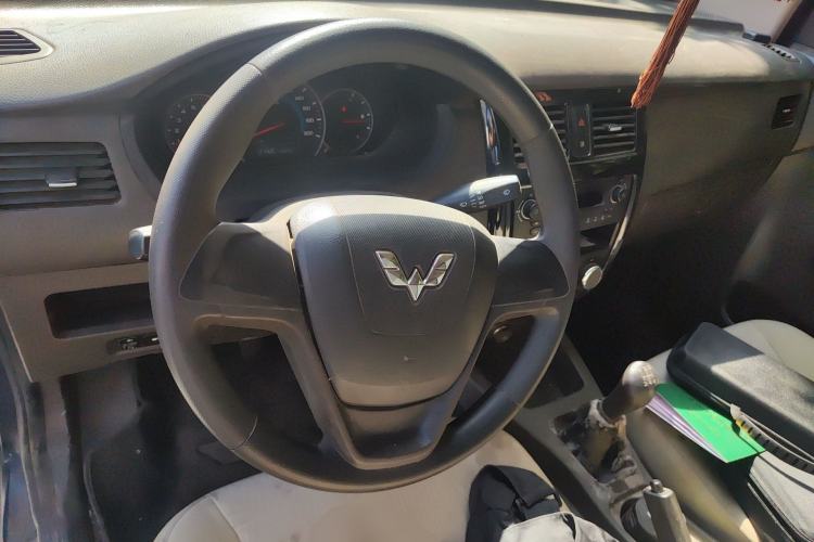 Used Wuling Rongguang V 2016 1.5L Standard Version