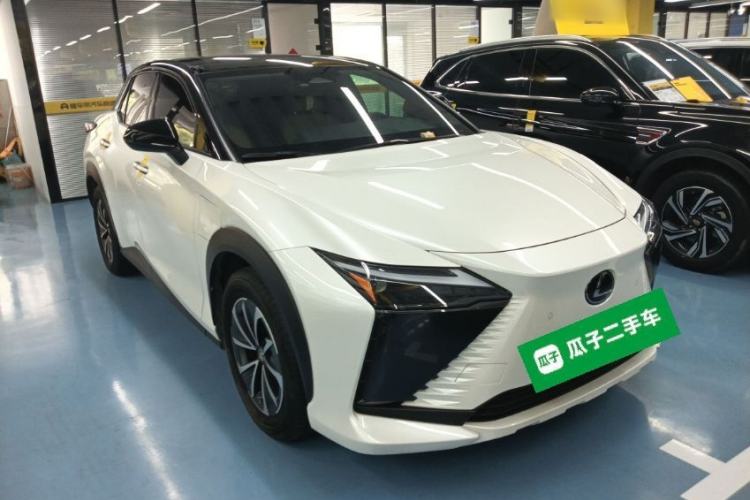 Used Lexus RZ 2023 450e All-Wheel Drive Luxury Edition Front Right 45 Deg