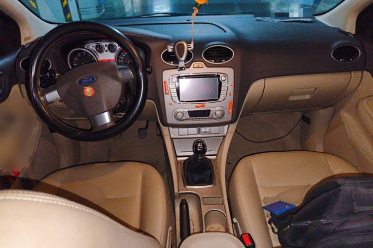 Used Ford Focus 2013 Hatchback Classic 1.8L Manual Fashion Edition Center Console