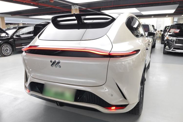 Used IM LS7 2023 90 kWh Elite All-Wheel-Drive Version Rear Right 45 Deg