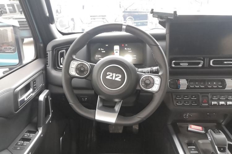 Used 212 T01 2025 2.0T Changfeng
