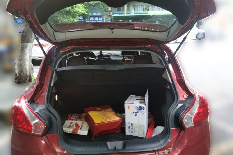 Used Nissan Tiida 2013 1.6L CVT Cool Cafe Edition Trunk