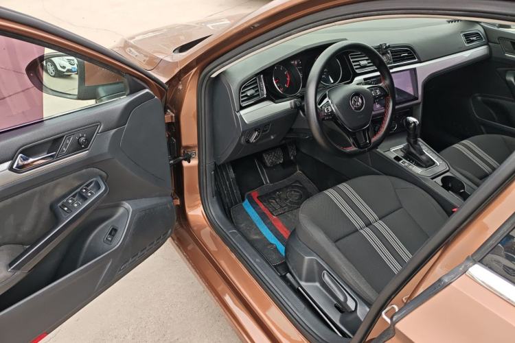 Used Volkswagen Lamando 2017 230TSI DSG Fashion Edition
