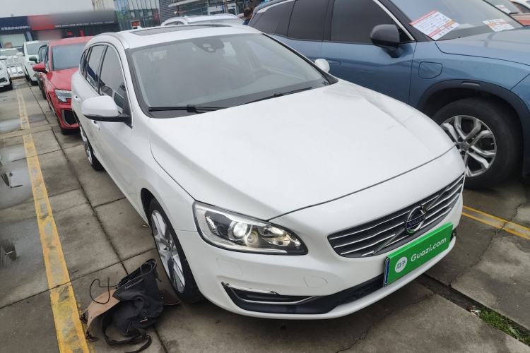 Used Volvo V60 2017 T5 Zhiyi Edition China V Standard Front Right 45 Deg