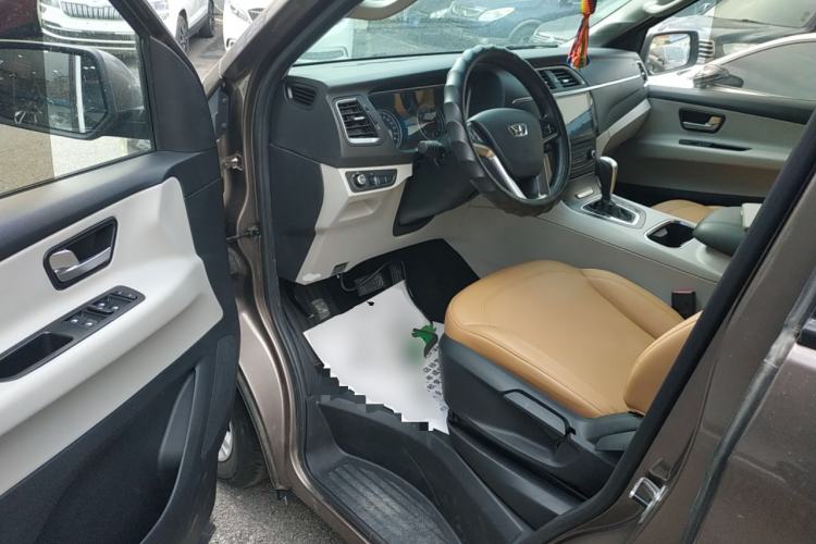 Used Huasong 7 2017 2.0T Automatic Standard Edition
