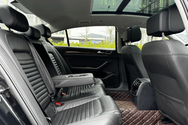 Used Volkswagen Magotan 2018 Facelift 330TSI DSG Luxury Model Interior 5