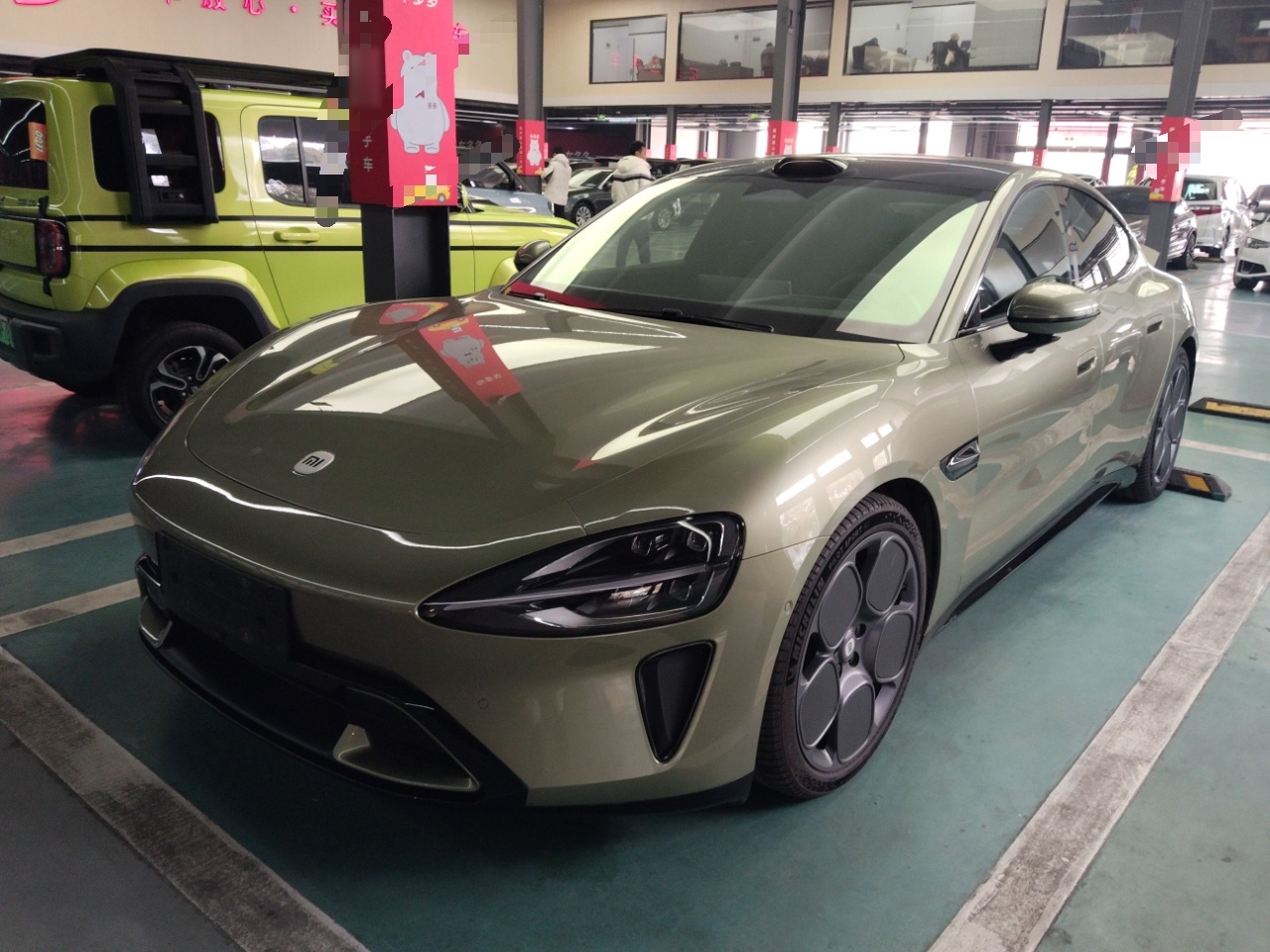 تحت مقدمة السيارة