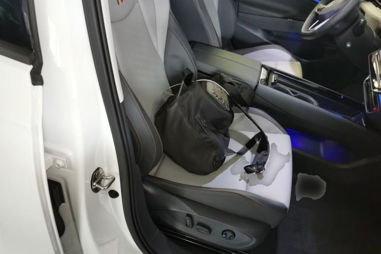 Used Volkswagen ID.7 VIZZION 2024 AIR model Right Front Seat