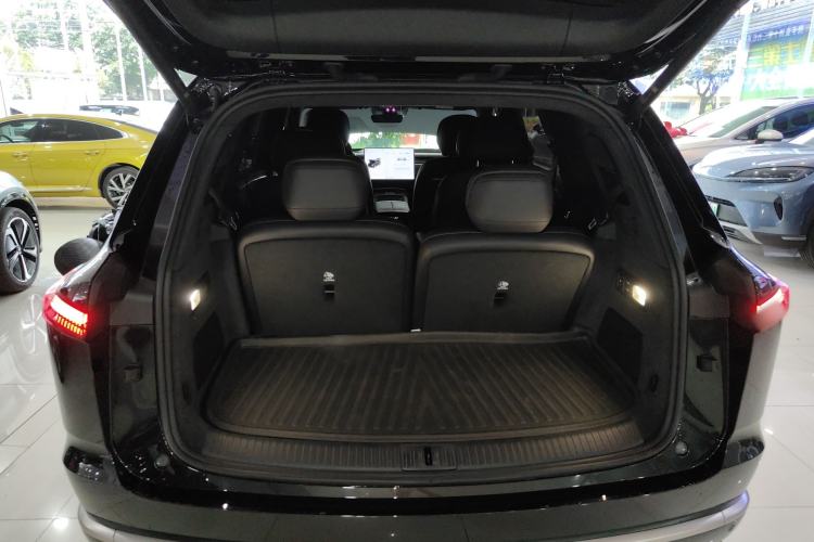 Used ONVO Luxeed L90 2025 Model—Ultra Six-Seater Version
