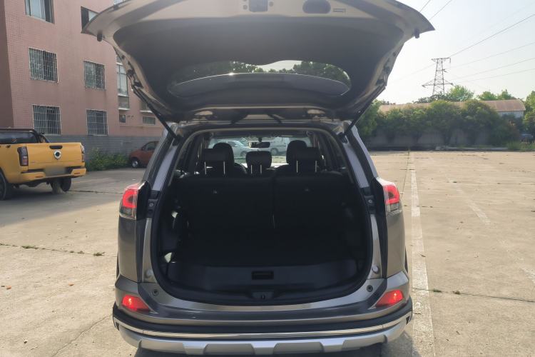 Used Toyota RAV4 2019 2.0L CVT Two-Wheel Drive Fashion X Limited Edition China VI Standard Trunk