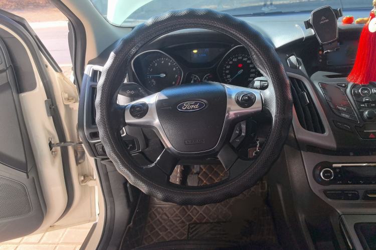 Used Ford Focus 2012 Sedan 1.6L Manual Fashion Edition
