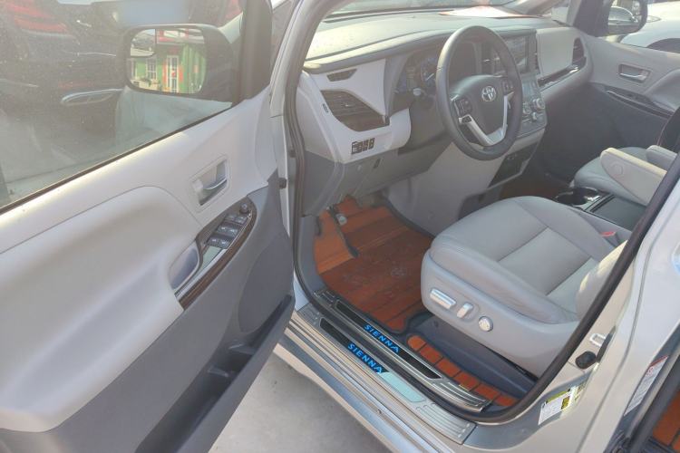 Used Toyota SIENNA 2019 3.5L Four-Wheel Drive XLE 7 Seats U.S. Specification