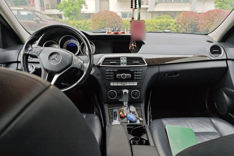 Used Mercedes-Benz C-Class 2013 C 260 CGI Fashion Model Center Console