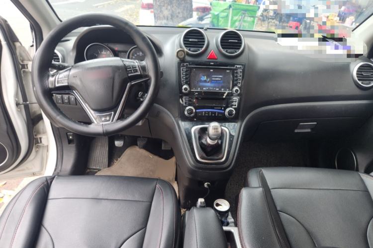Used Haval H6 2015 Upgraded Model 1.5T Manual Two-Wheel Drive Elite Version Center Console