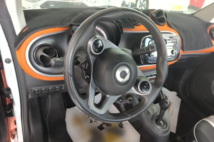 Used smart fortwo 2015 1.0L 52 kW Hardtop Passion Edition
