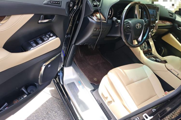 Used Toyota Alphard 2020 Dual-Engine 2.5L Luxury Edition
